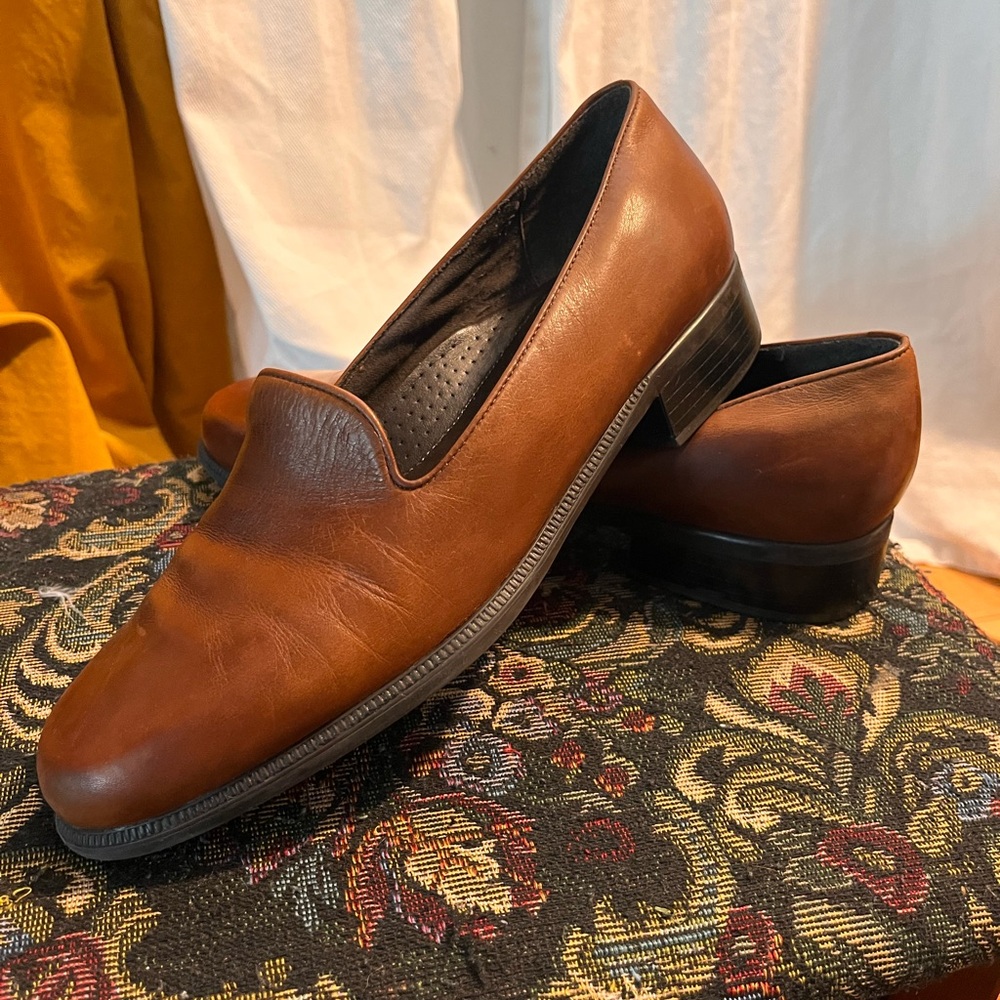 Easy Spirit Brown Leather Loafers Women’s Size 9